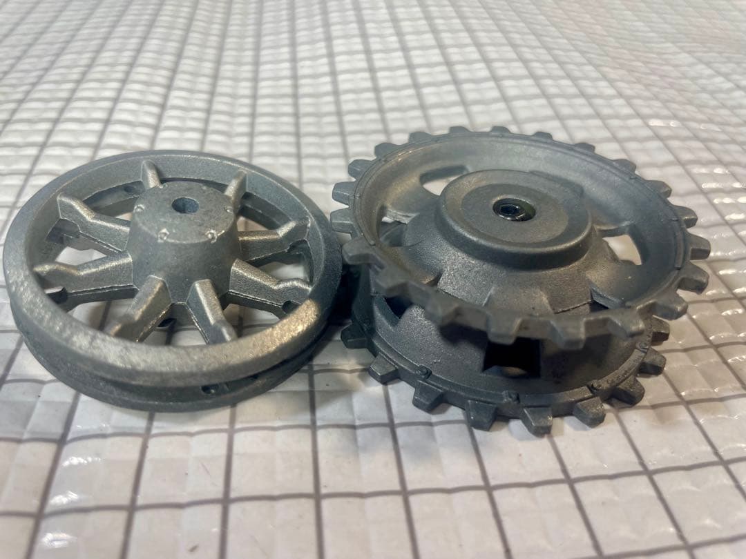 ヘンロン1/16 純正【Ⅲ号戦車&突撃砲】用メタルキャタピラ&起動輪&誘導輪