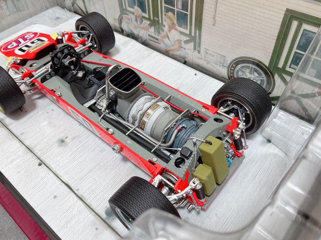 ミニカー CAROUSEL 1 1/18 LOTUS 56 1968 INDY 500