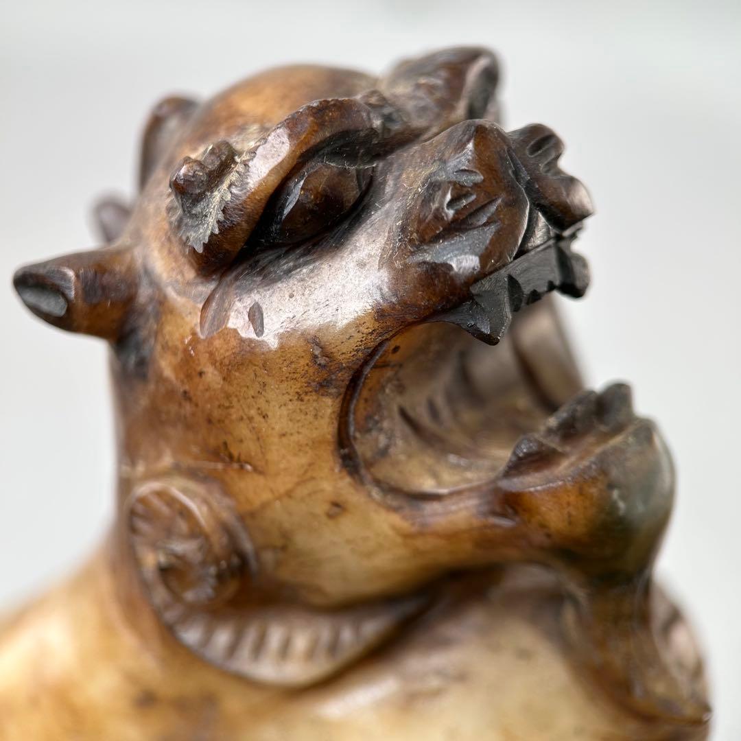 A【玉石彫刻】獅子置物 彫像 飾り物 台座付 16cm×12cm アンティーク風