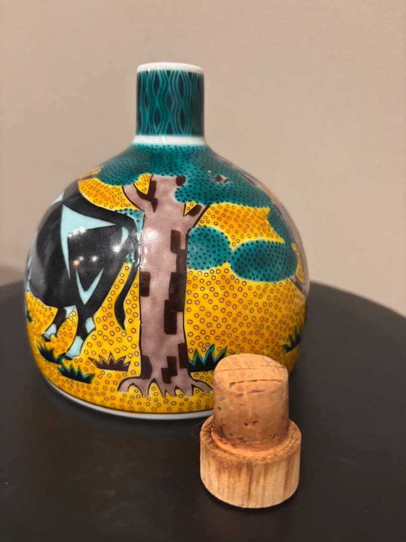 【九谷焼　竹鳳窯　吉田屋風牛の図 】サントリーブランデー　空きボトルのみ