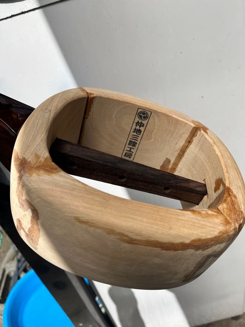 沖縄三線江戸与那城型((シャム柿)本皮一枚張りに仕上げました。