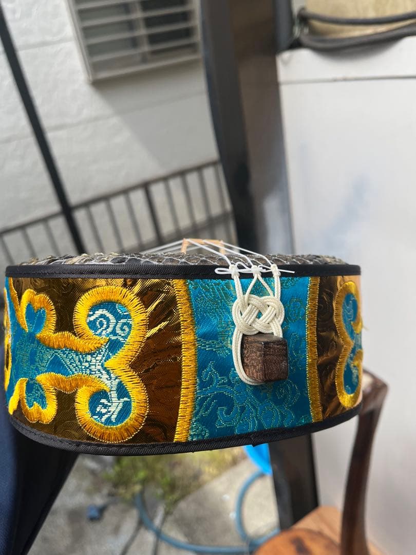 沖縄三線江戸与那城型((シャム柿)本皮一枚張りに仕上げました。