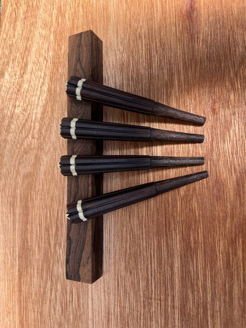 沖縄三線江戸与那城型((シャム柿)本皮一枚張りに仕上げました。