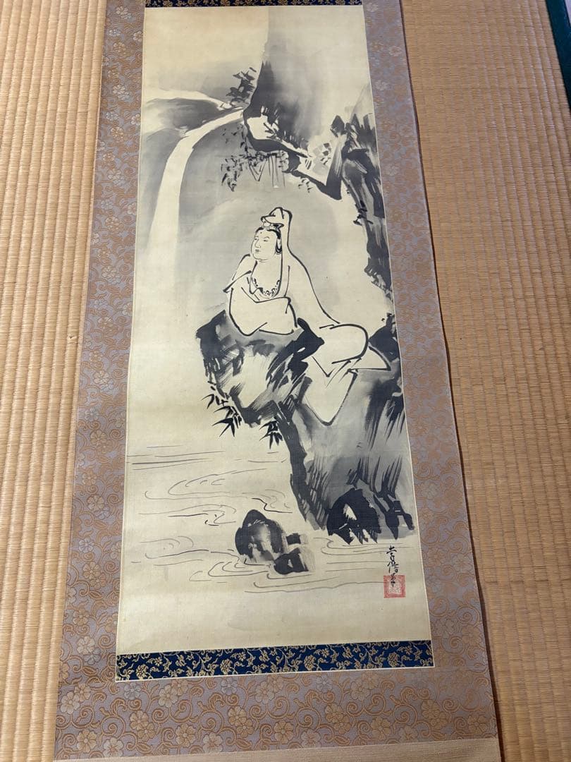 観音様　掛け軸