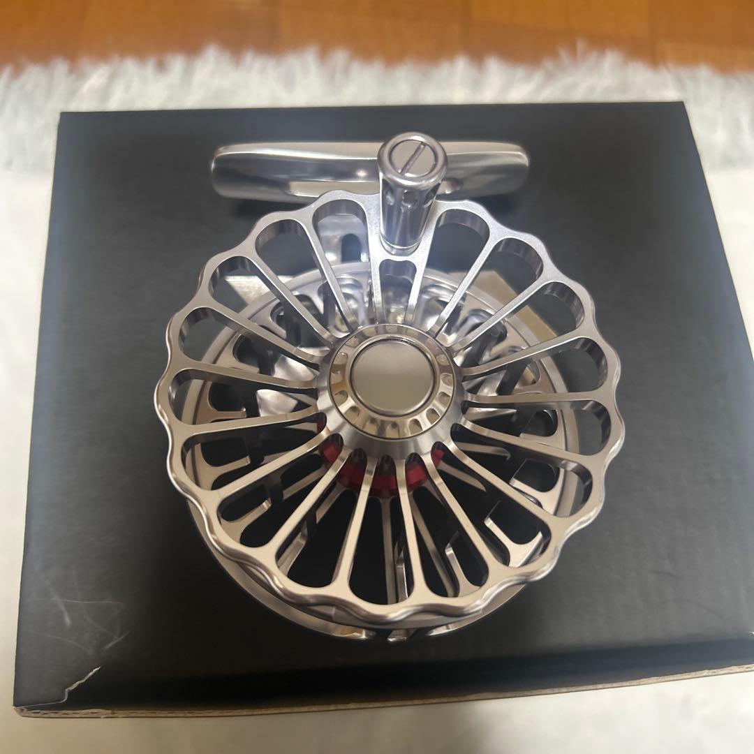 DAIWA B75D リール メタリックシルバー