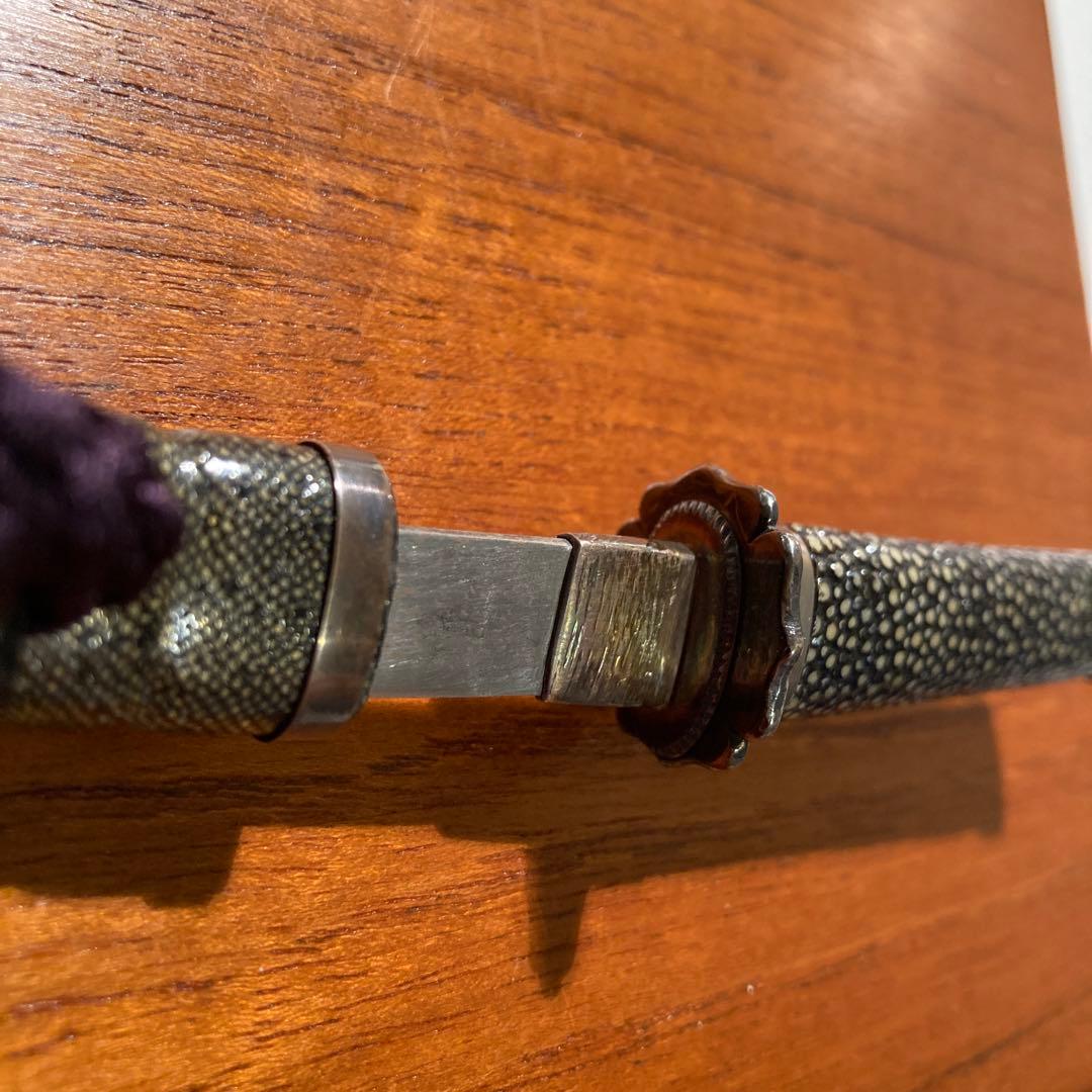 珍品骨董　本物鮫皮　ミニチュア刀剣　台座付き　ペーパーナイフ