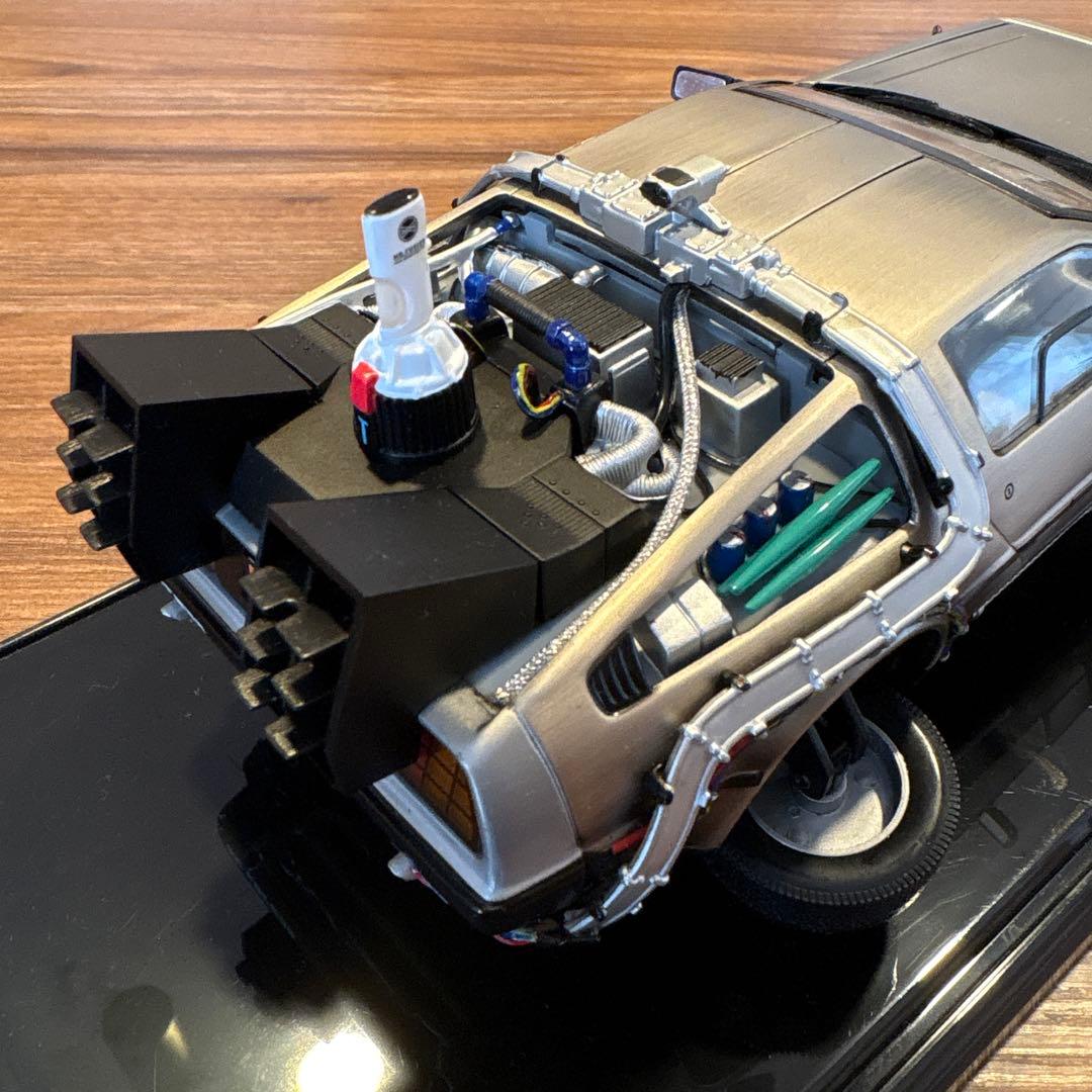 h*8様 バック・トゥ・ザ・フューチャー sunstar 1/18デロリアン ダ