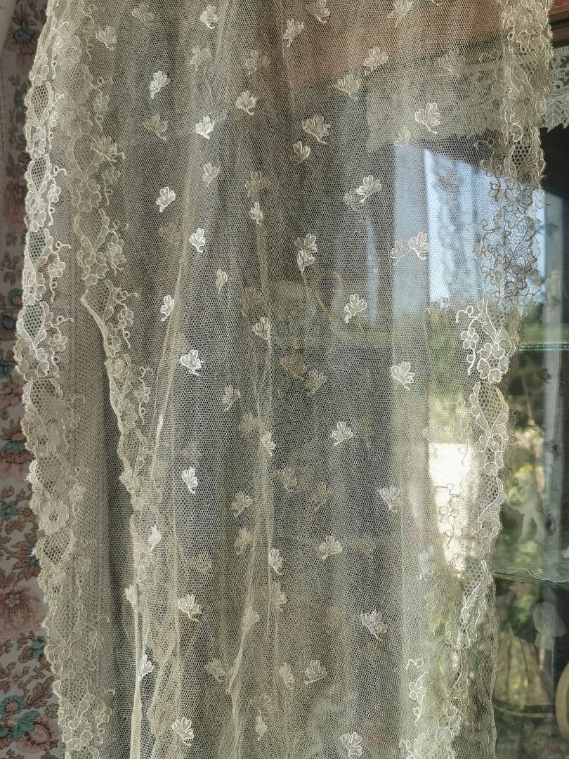 アンティーク シャンテリーレースショール ヴェール 鈴蘭 菫 桜草 銀杏/花びら