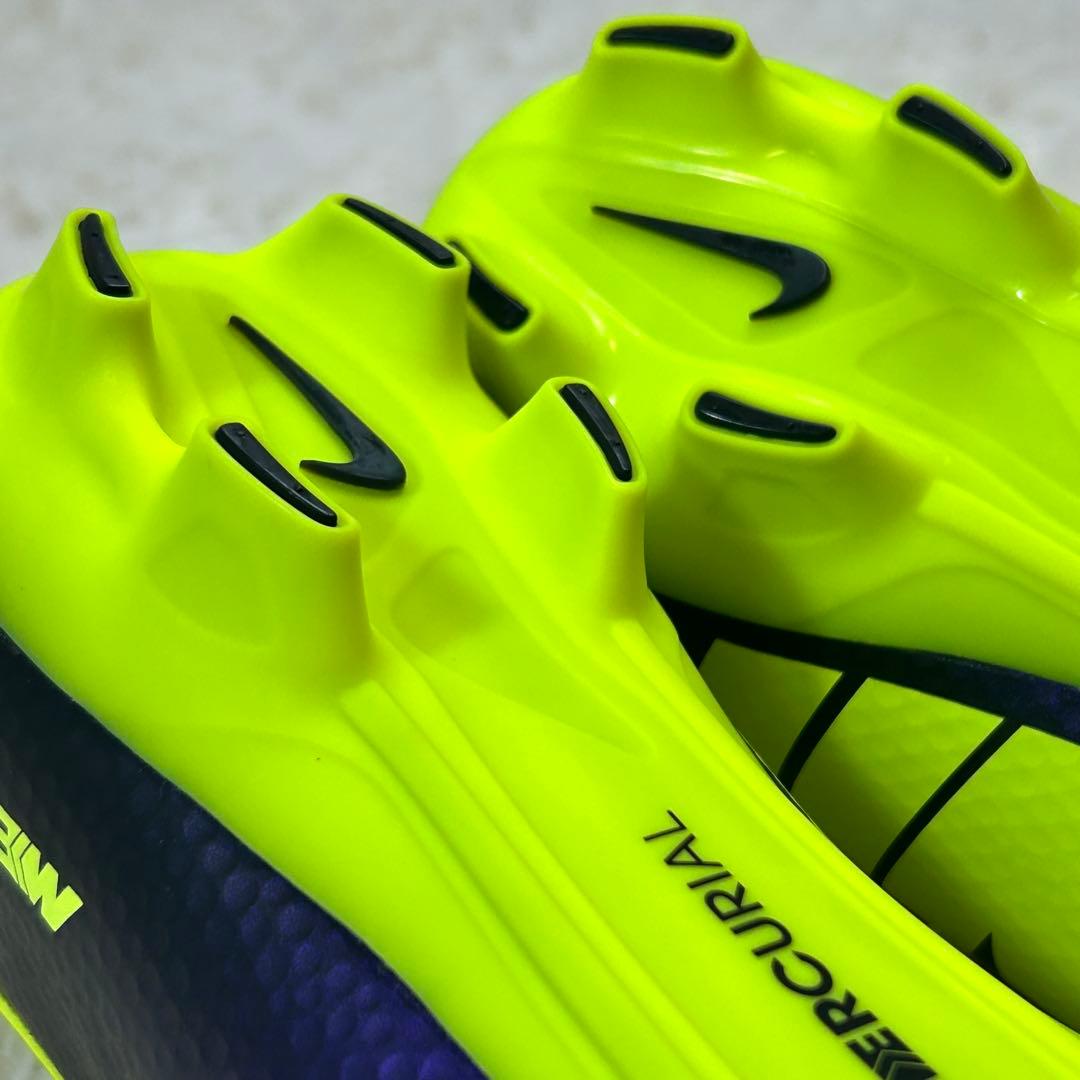 【極美品】サッカースパイク ナイキ マーキュリアル ビクトリー Ⅳ HG-V