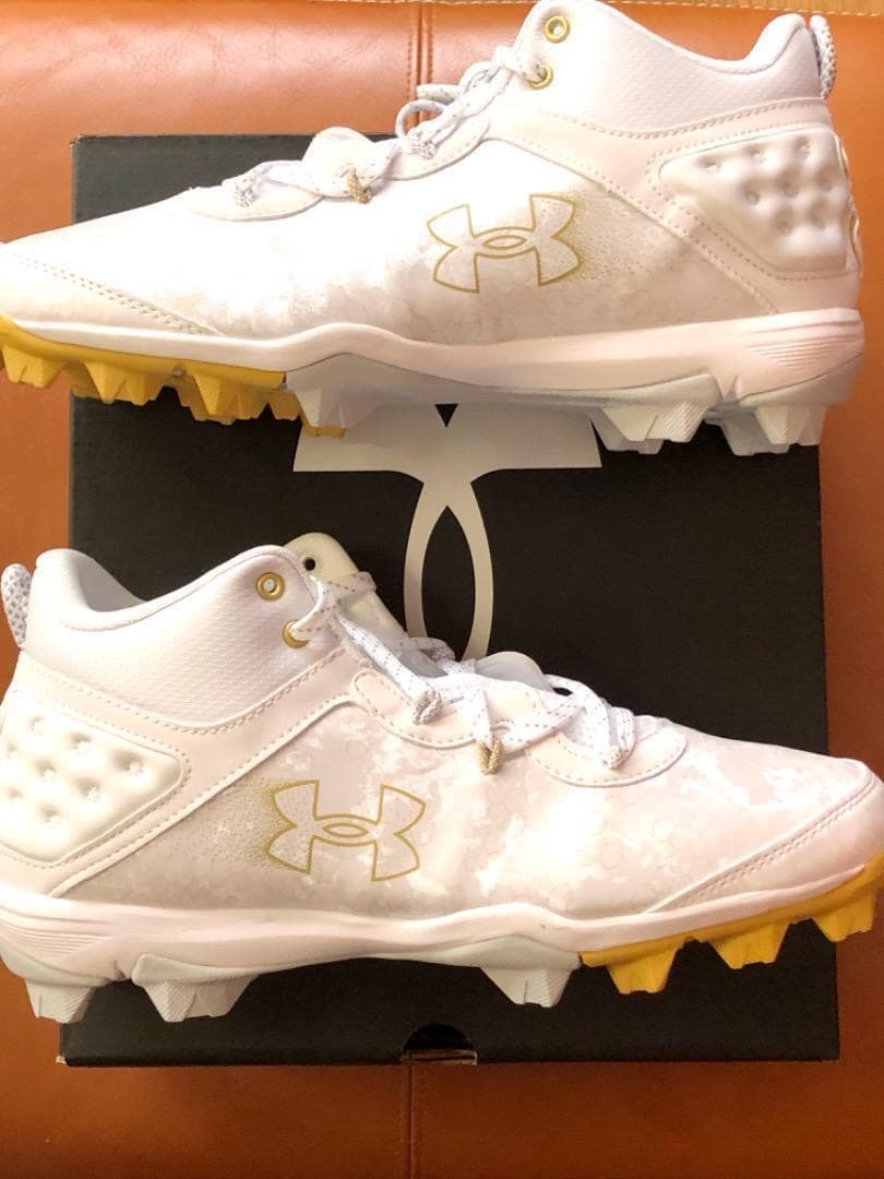 新品2026年USA国内限定アンダーアーマー野球ハーパー8MidRm28.5cm