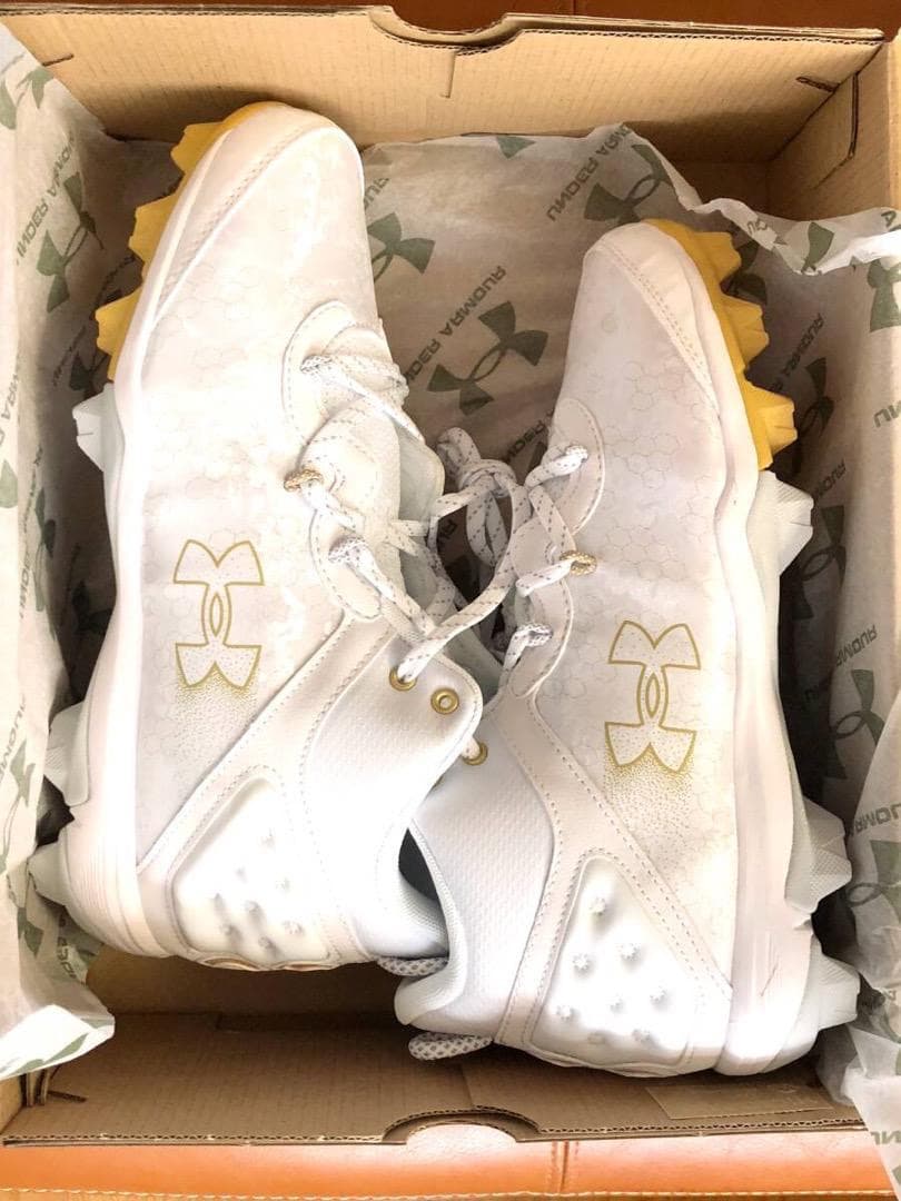 新品2026年USA国内限定アンダーアーマー野球ハーパー8MidRm28.5cm