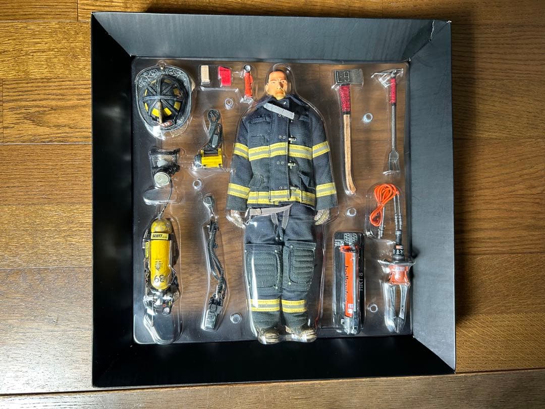 ホットトイズ FIRE FIGHTER 消防士 未開封