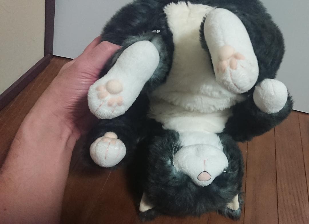 カドリーcuddly　猫型ぬいぐるみ グレーとホワイト