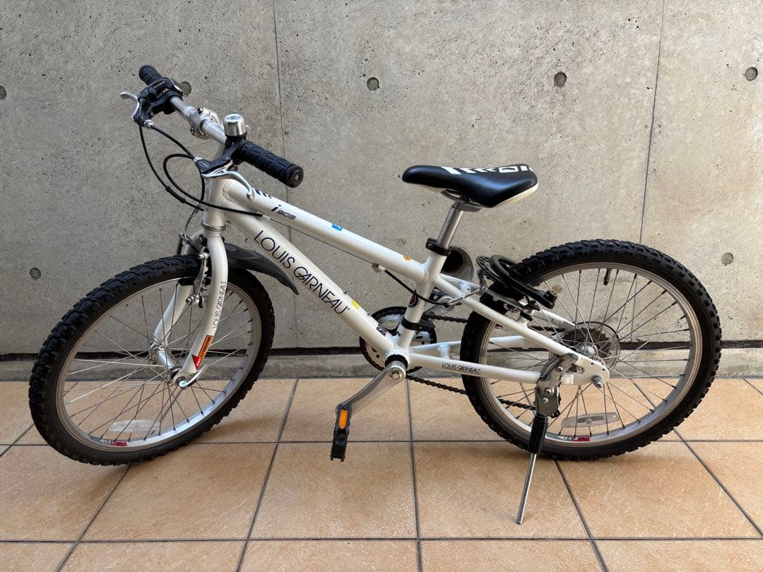 【現地取引可能】LOUIS GARNEAU 20インチ ホワイトLGS-J206