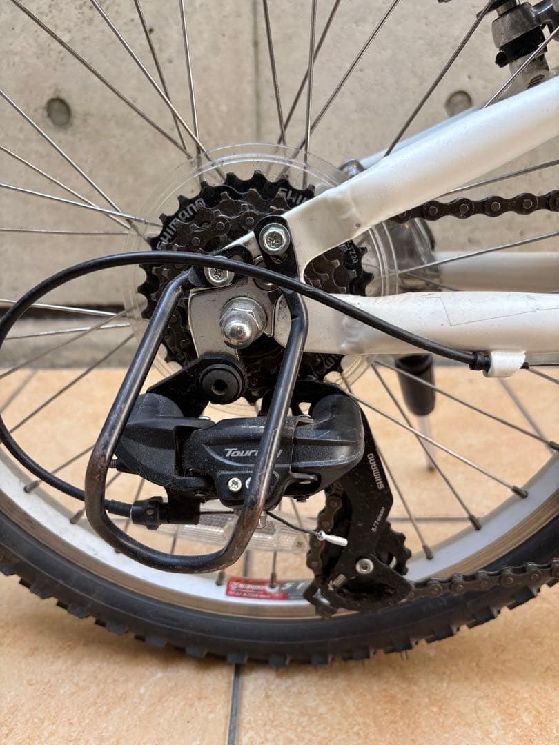 【現地取引可能】LOUIS GARNEAU 20インチ ホワイトLGS-J206