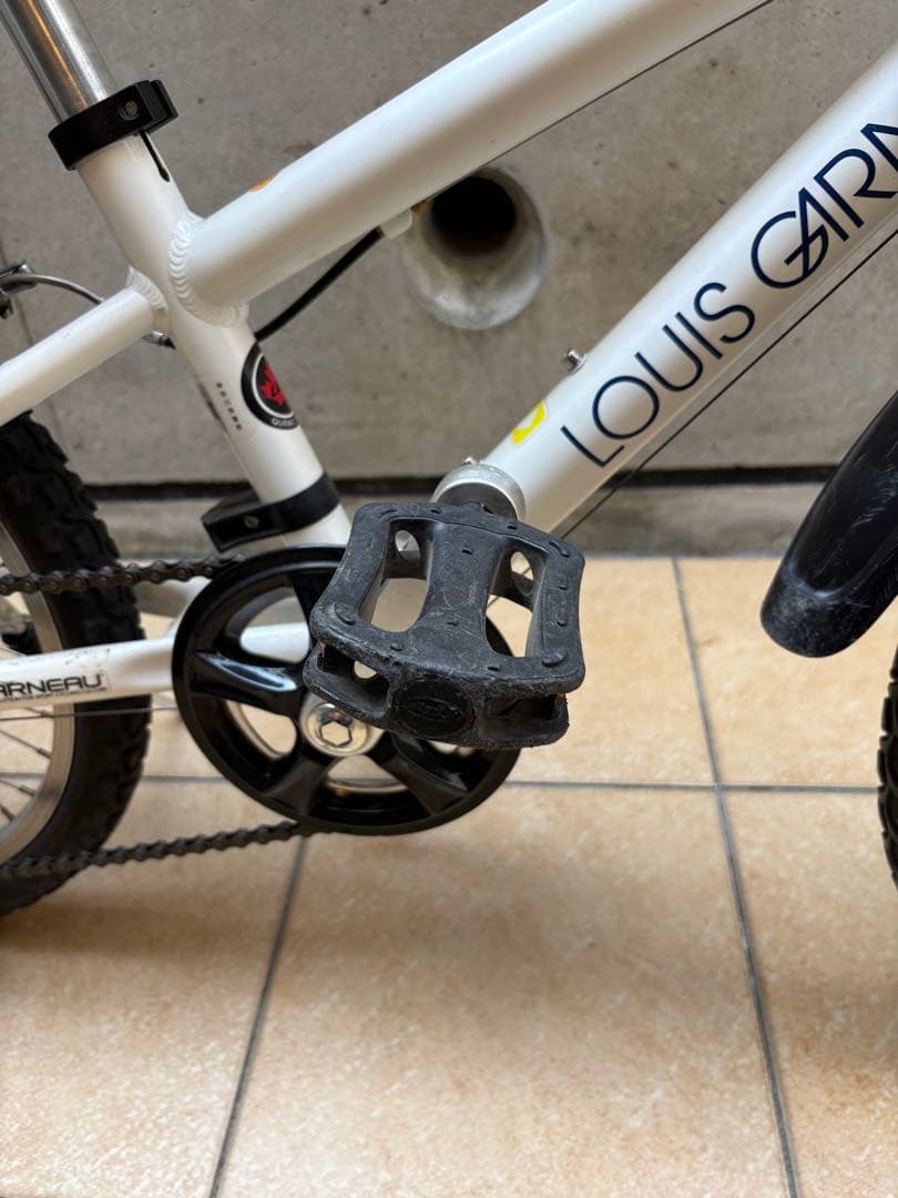 【現地取引可能】LOUIS GARNEAU 20インチ ホワイトLGS-J206