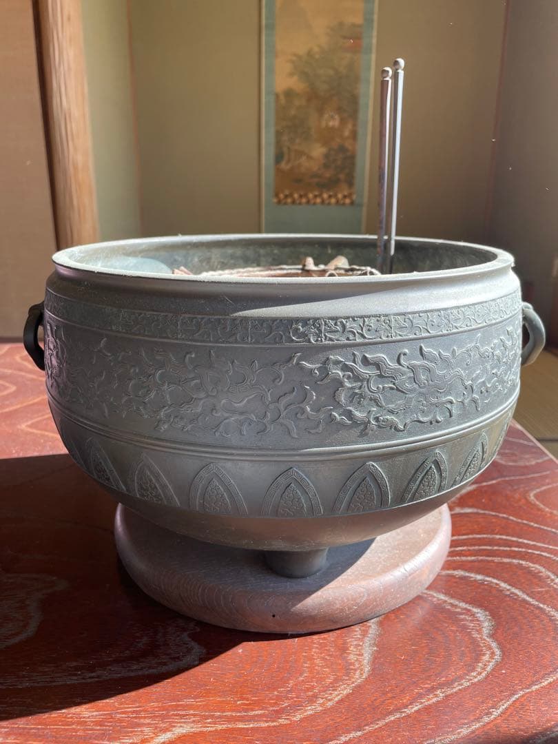 骨董品　希少 鉄製 火鉢 彫刻模様