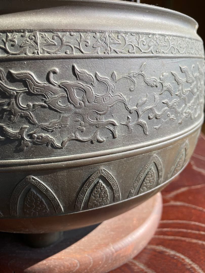 骨董品　希少 鉄製 火鉢 彫刻模様