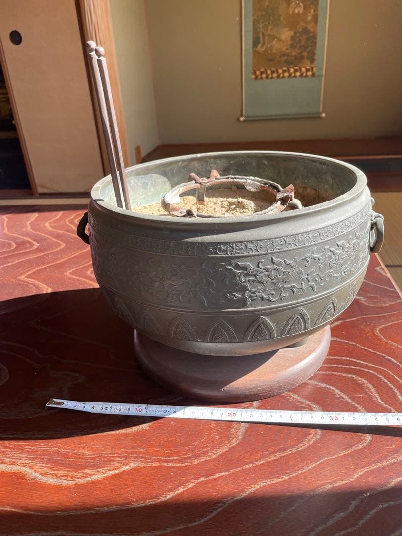 骨董品　希少 鉄製 火鉢 彫刻模様