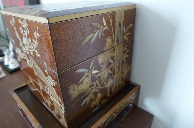 漆塗り重箱 花鳥風月 金箔装飾 木製漆器 時代物 重箱 螺鈿 松竹梅 高価な逸品