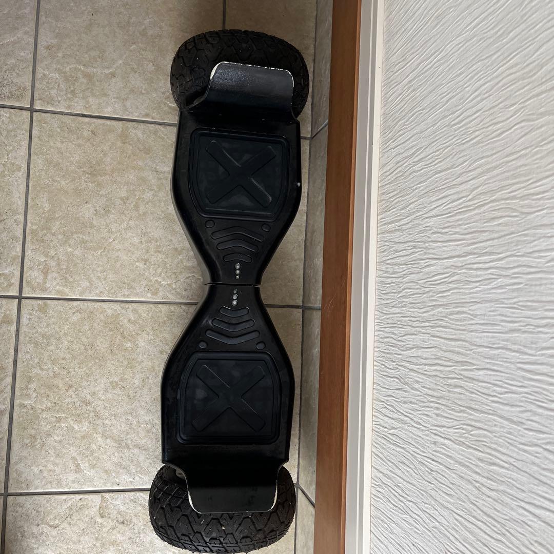 電動スケボー 大きなタイヤ付き 黒