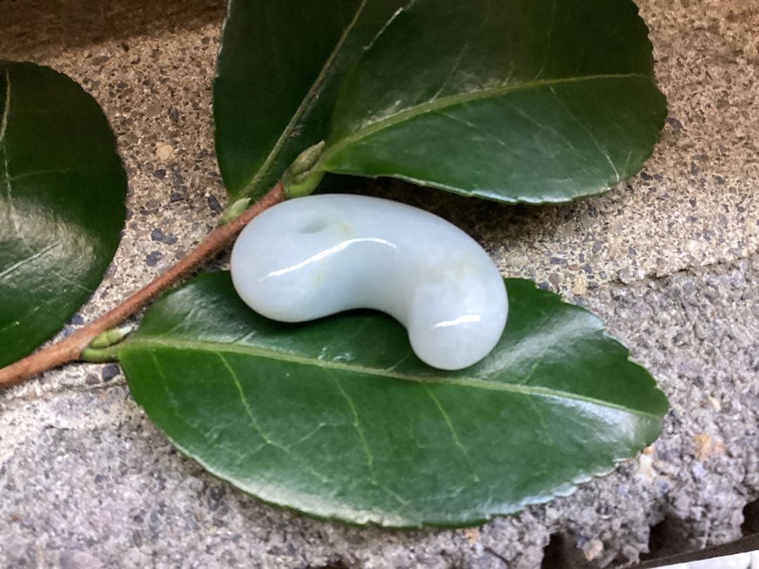 ✳古代からの吉祥幸運の勾玉‼️ 外部鑑別書取得品‼️糸魚川翡翠勾玉　本物をお守りに