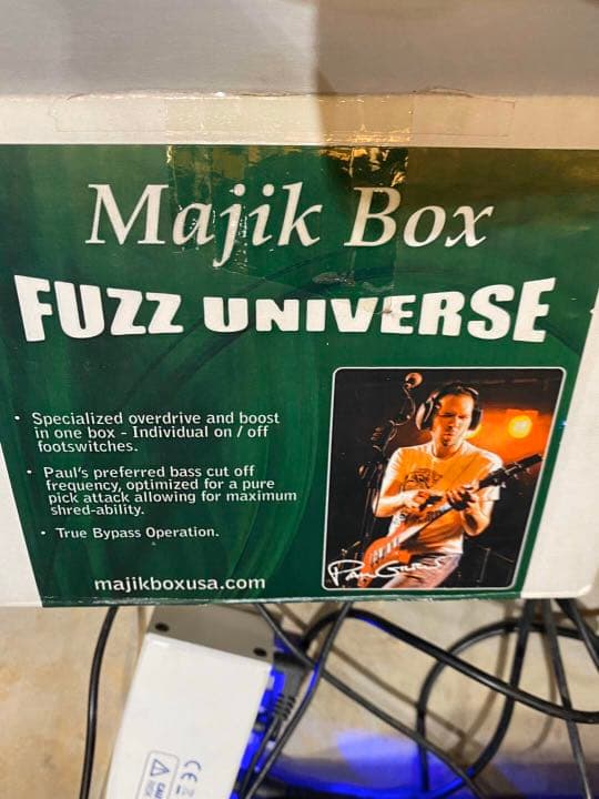 [美品]Majik Box Fuzz Universe エフェクター