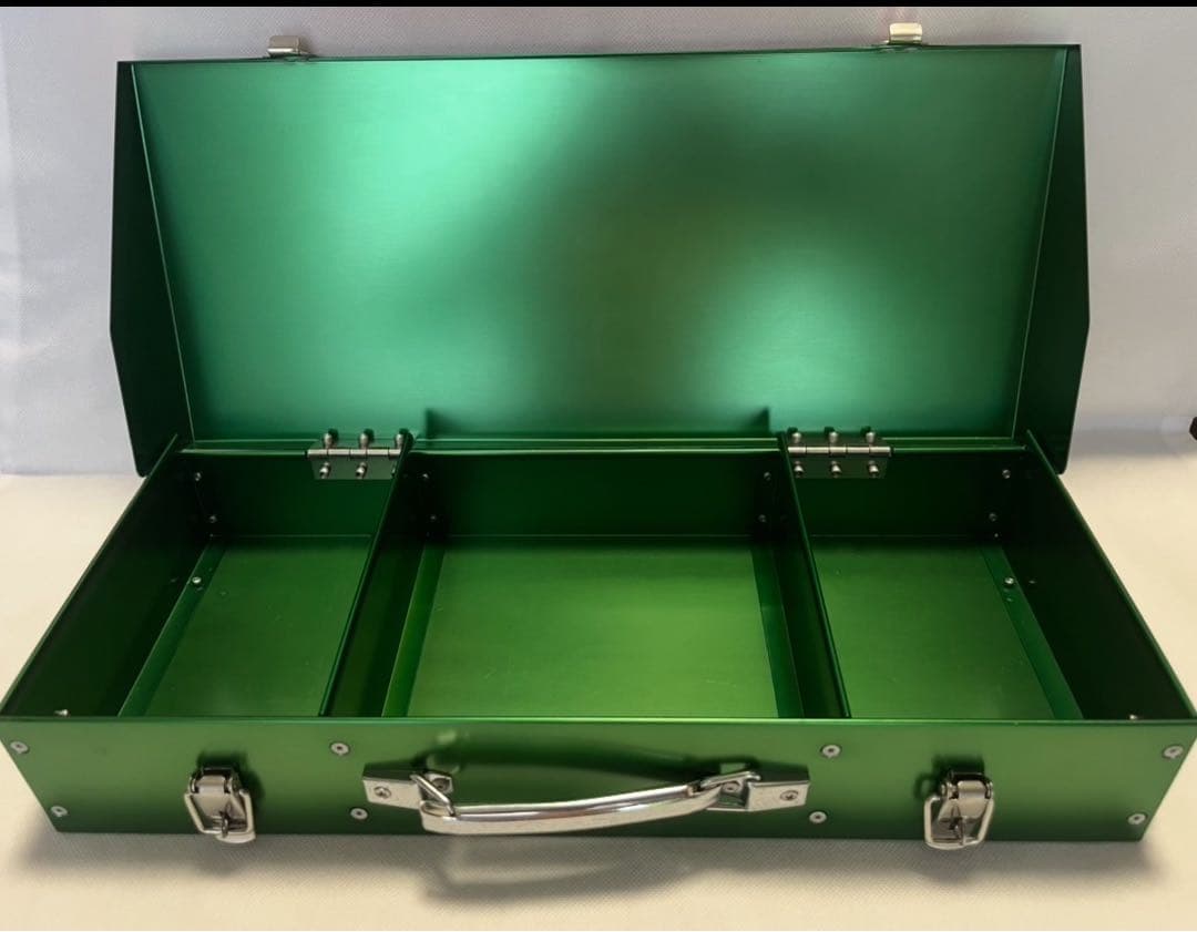 日本の部品屋 タックルBOXアルミ製 グリーン　トップウォーター