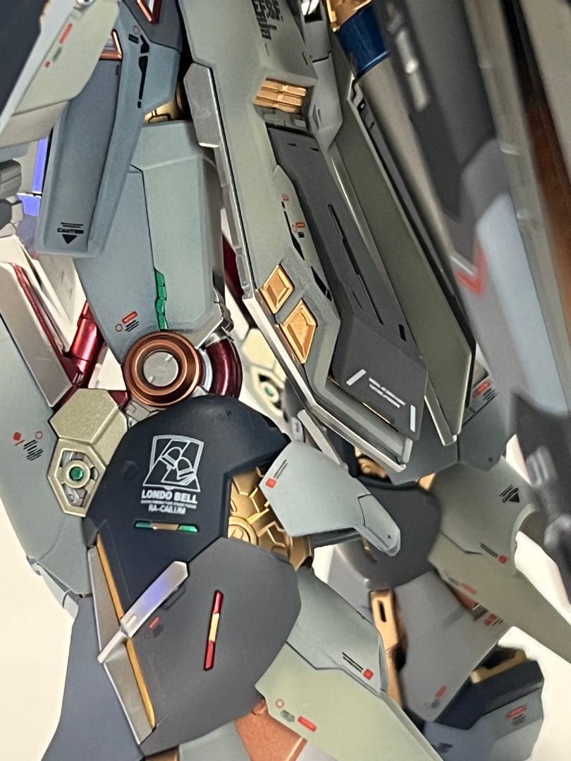 ガンプラ RG 1/144 Hi-νガンダム 塗装完成品