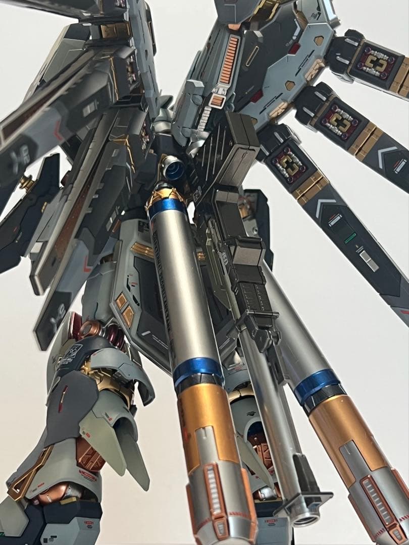 ガンプラ RG 1/144 Hi-νガンダム 塗装完成品