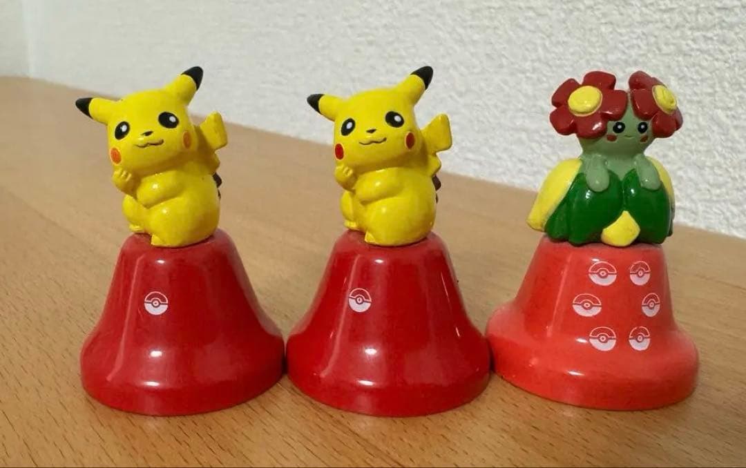 【平成レトロ】フィギュア付きハンドベル　ポケモン　ピカチュウ　ニャース　ルカリオ