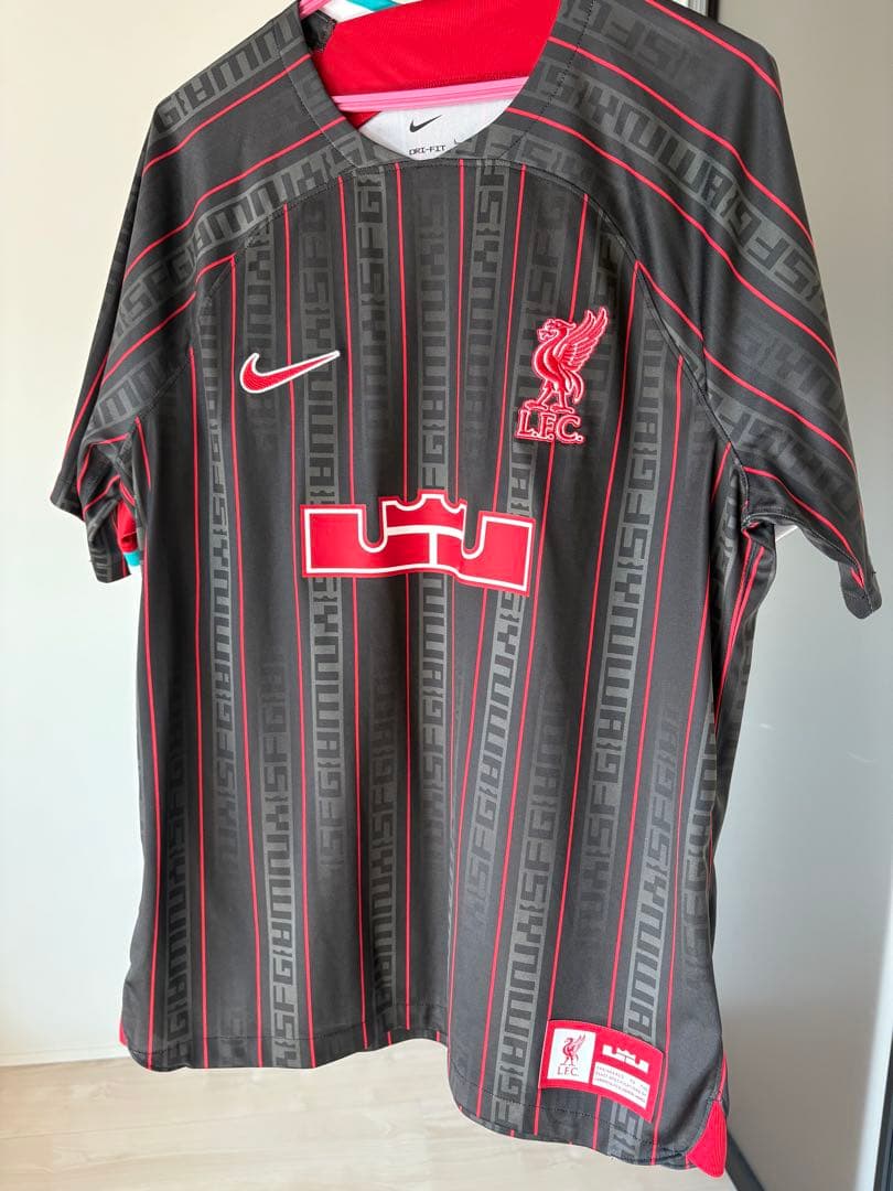 LeBron James ✖️Liverpool FC Nike シャツ