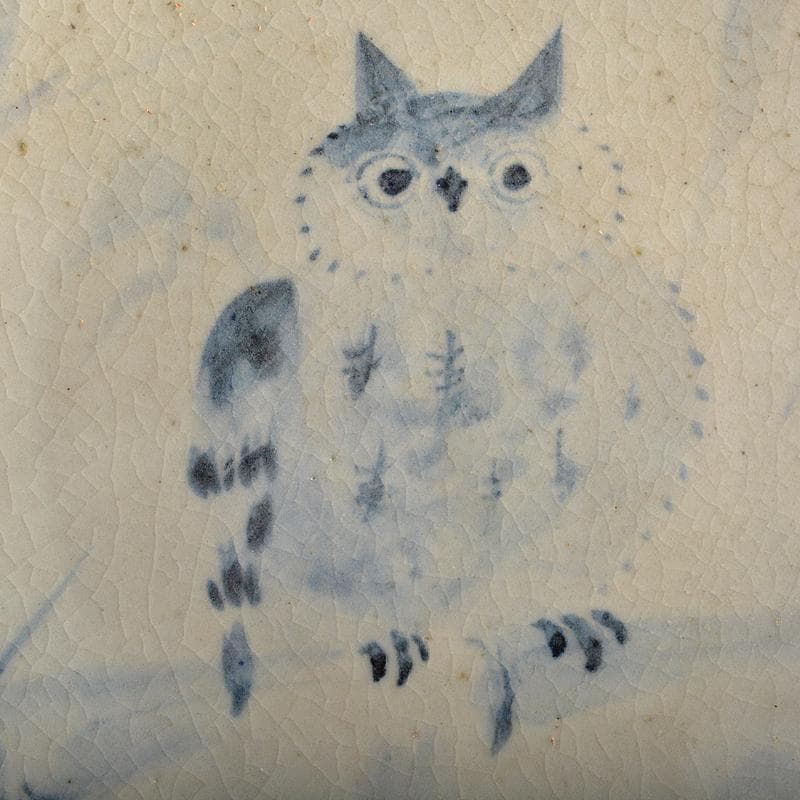 日本画家　郷倉千靱絵付　染付　梟図　飾皿　絵皿　共箱　F　R6056B