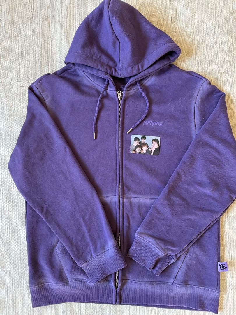 N.Flying〖LET'S ROLL4EVER 〗パーカーとトレカ