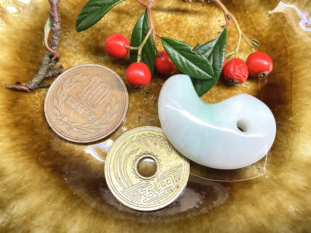 ✳premiumシリーズ*糸魚川翡翠勾玉　一生物の守護石　再結晶線入り安価卸し‼️