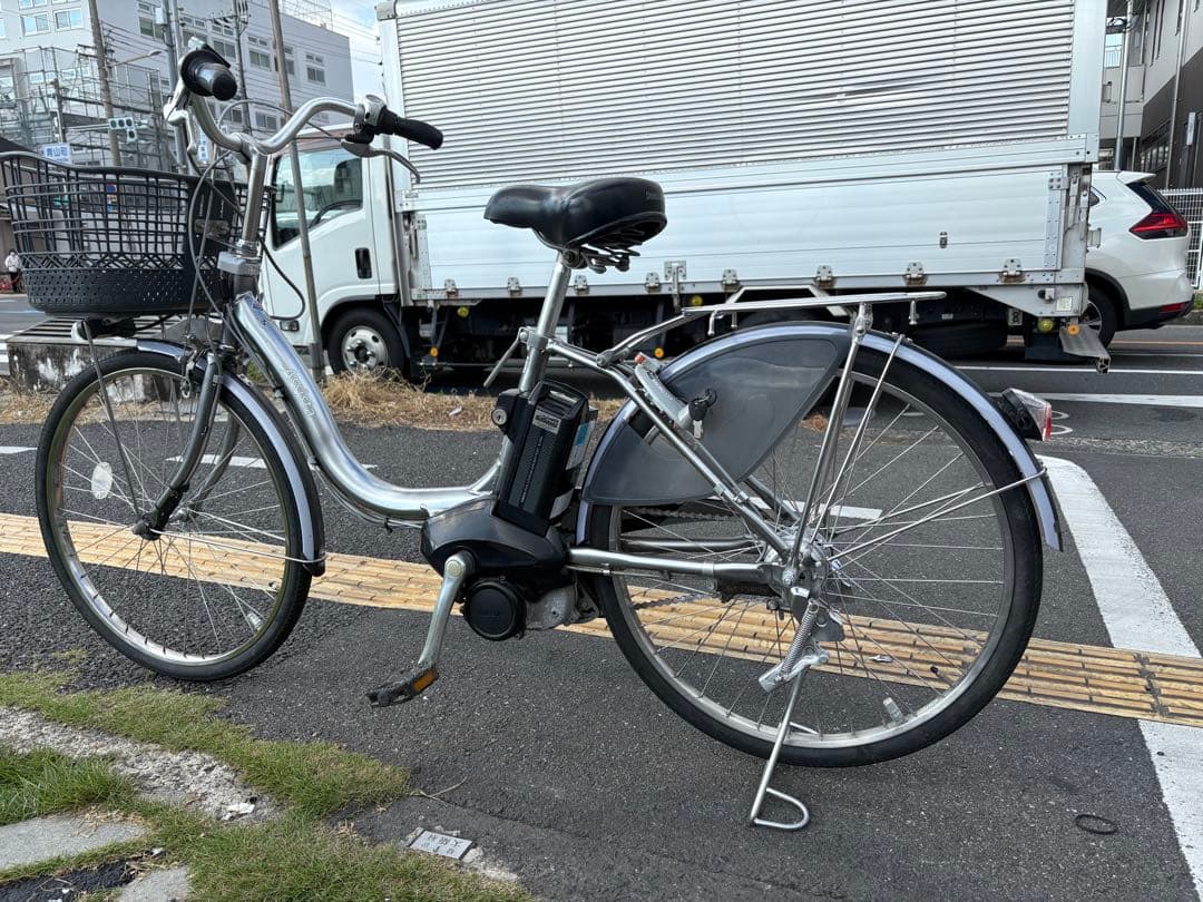 中古24インチブリヂストン電動アシスト自転車　8.7Ah 大阪　012番