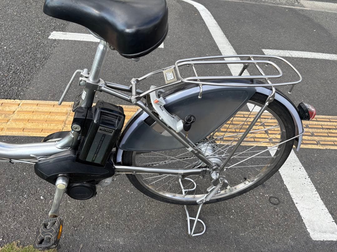 中古24インチブリヂストン電動アシスト自転車　8.7Ah 大阪　012番