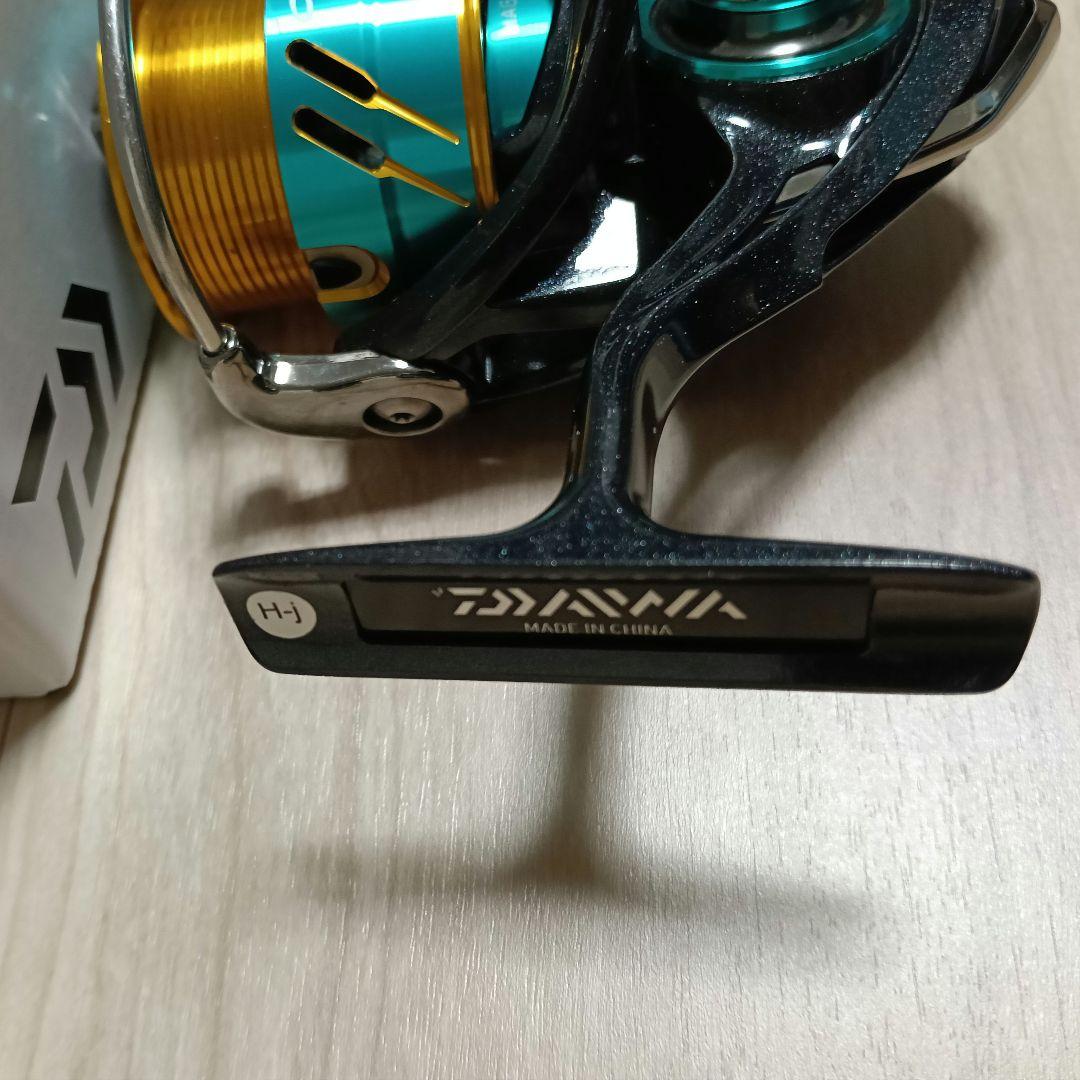 ダイワ　エメラルダス MX 2508PE-H スピニングリール