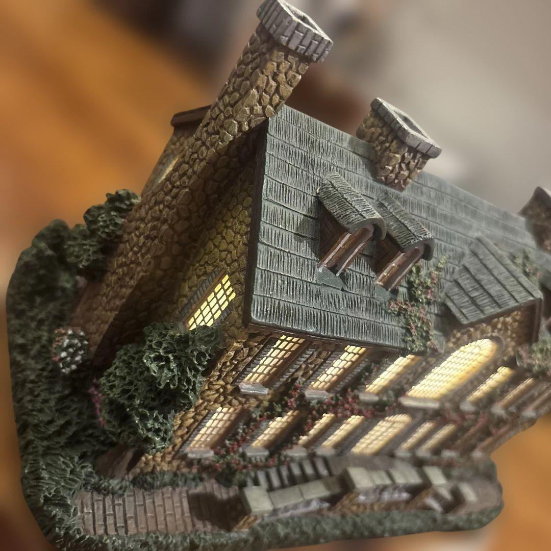 トーマスキンケード氏監修のジオラマ。英国の会議堂