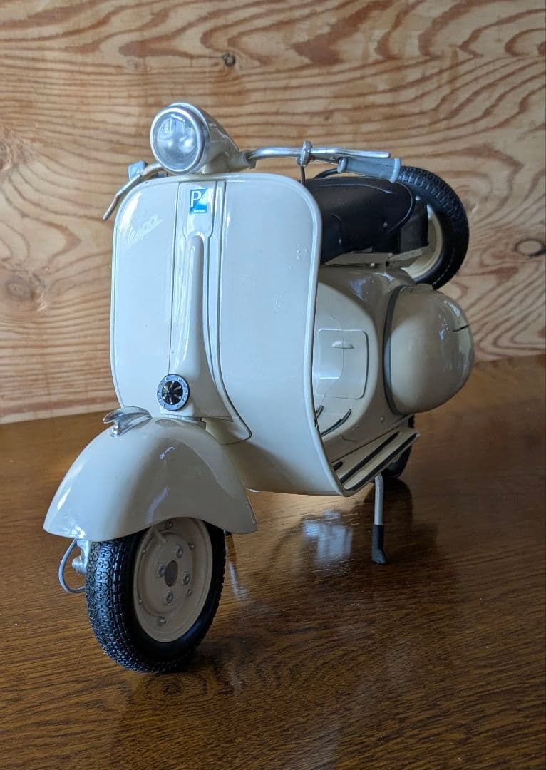Vespa 1:6 ダイキャストモデル ホワイト