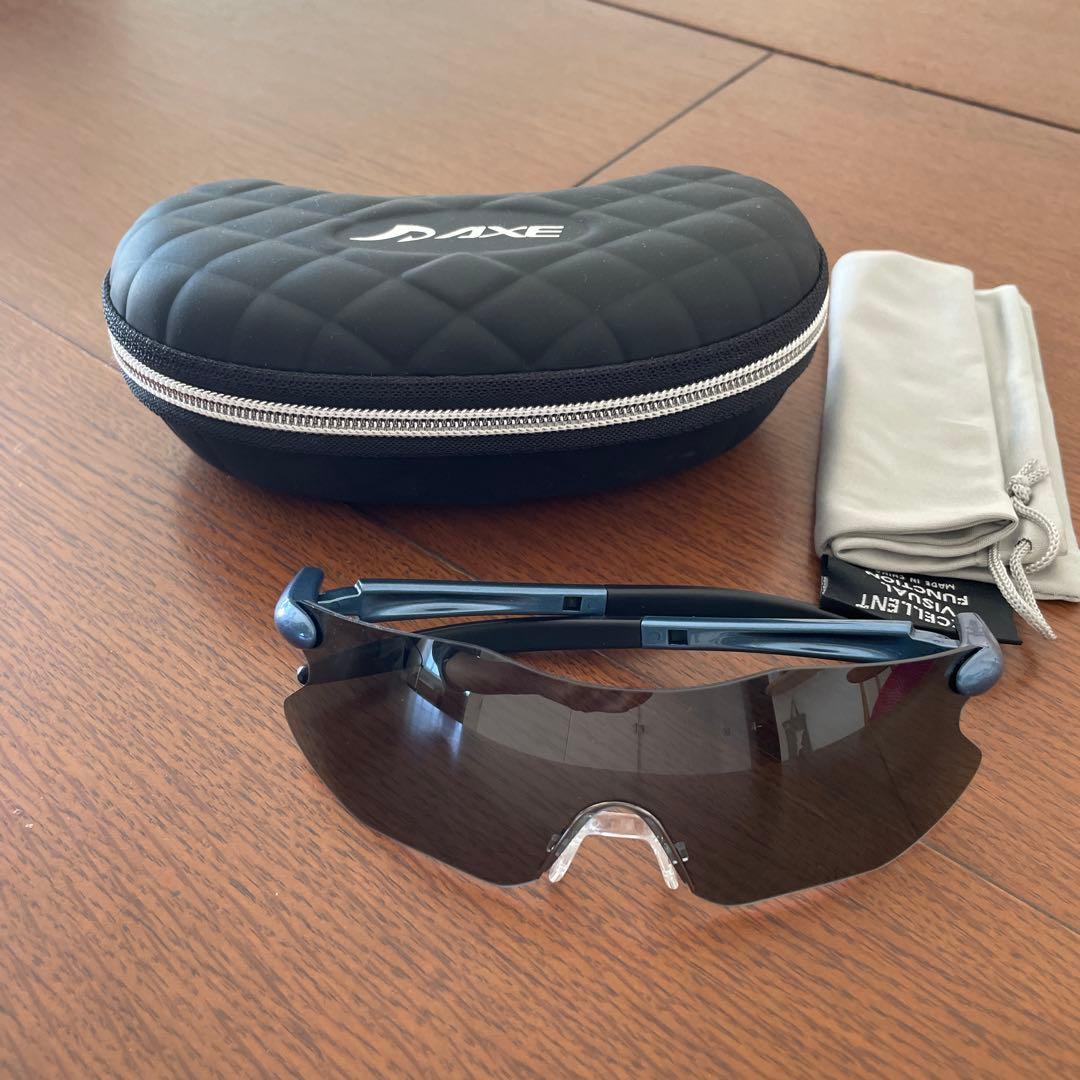 AXE スポーツサングラス ブルー　スモークレンズ 軽量