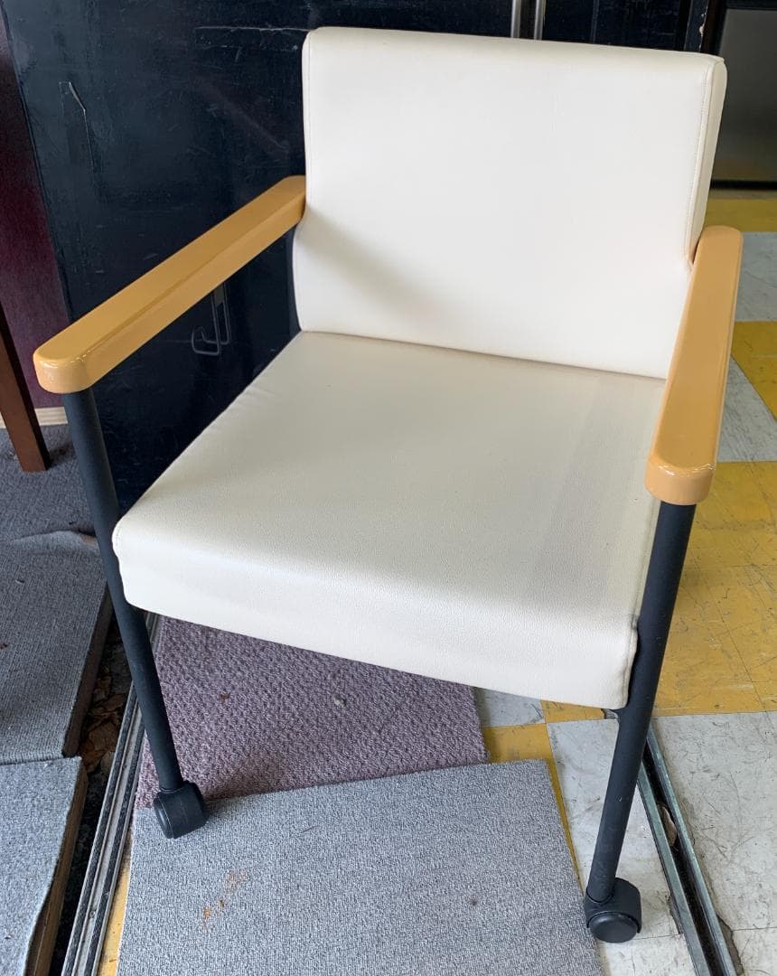 K【中古品】オフィスコム株式会社　ミーティングチェア　ソフィディア①