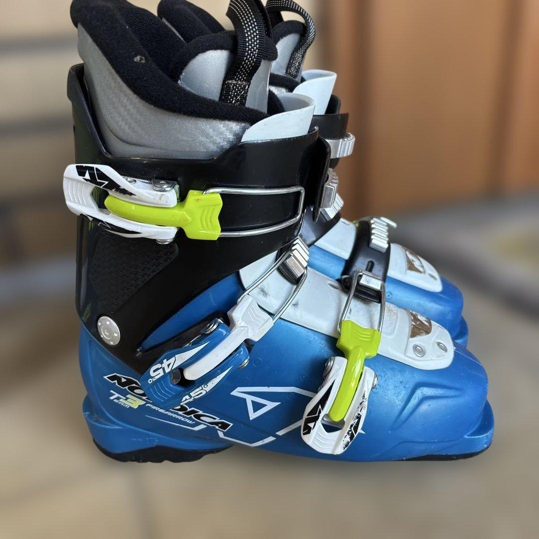 子供用スキー板とブーツのセット