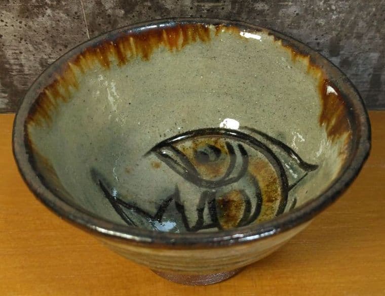 人間国宝 金城次郎 魚紋ぐい呑 栞 共箱 美品 やちむん 壺屋焼 壷屋焼