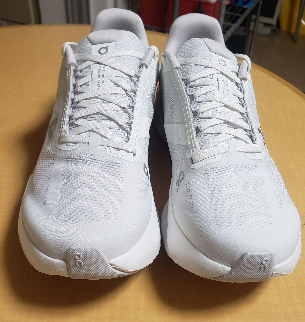 未使用Cloudsurfer Next　24.0cm