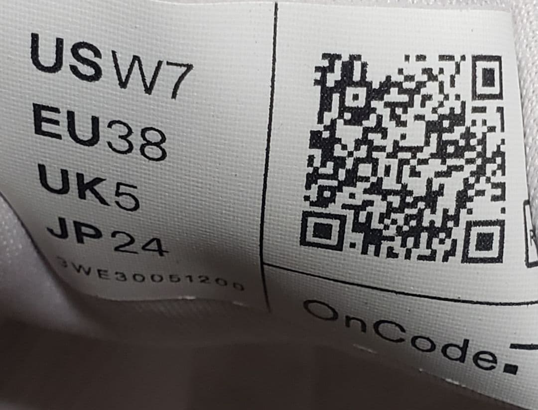 未使用Cloudsurfer Next　24.0cm