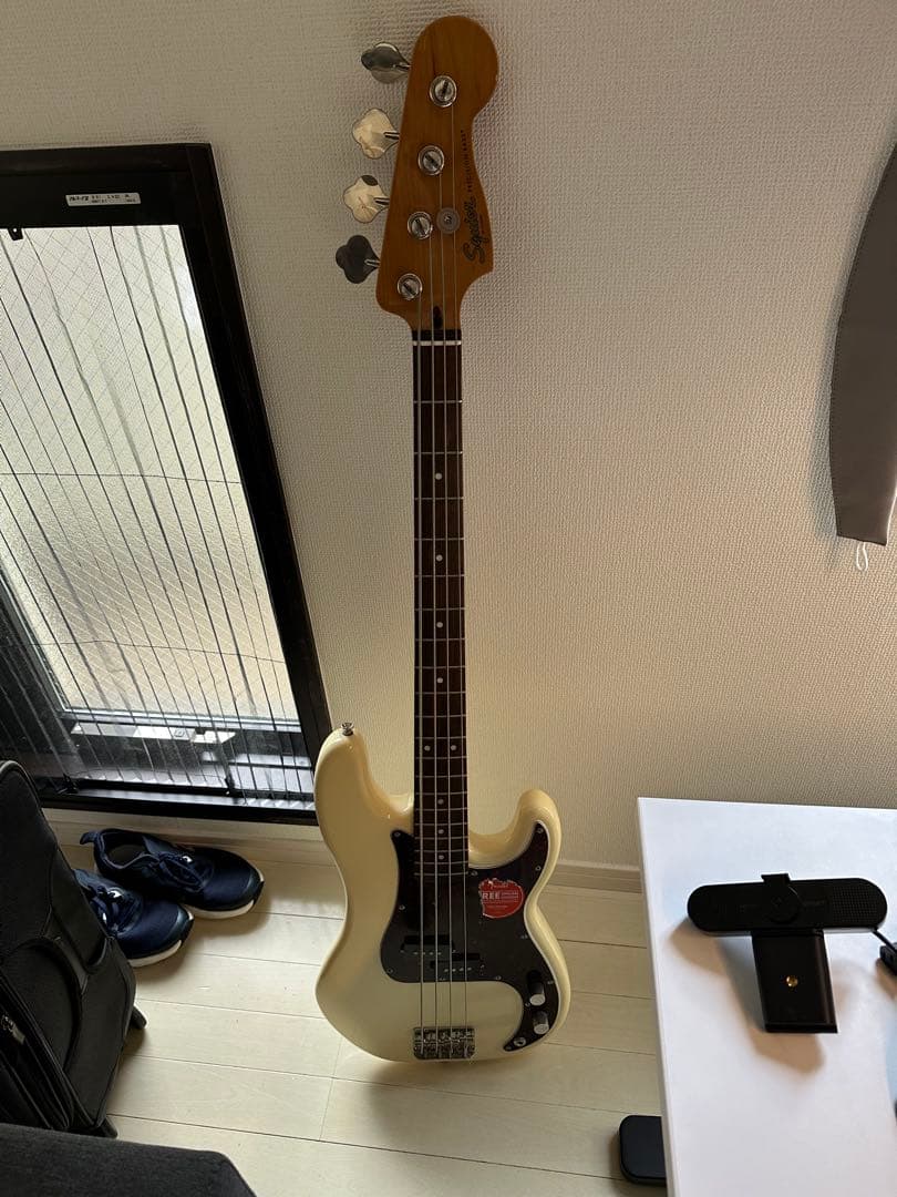 Fender Squier PBassアイボリー 4弦エレキベース