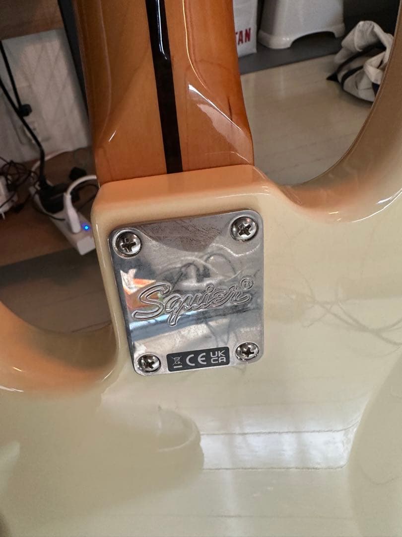 Fender Squier PBassアイボリー 4弦エレキベース