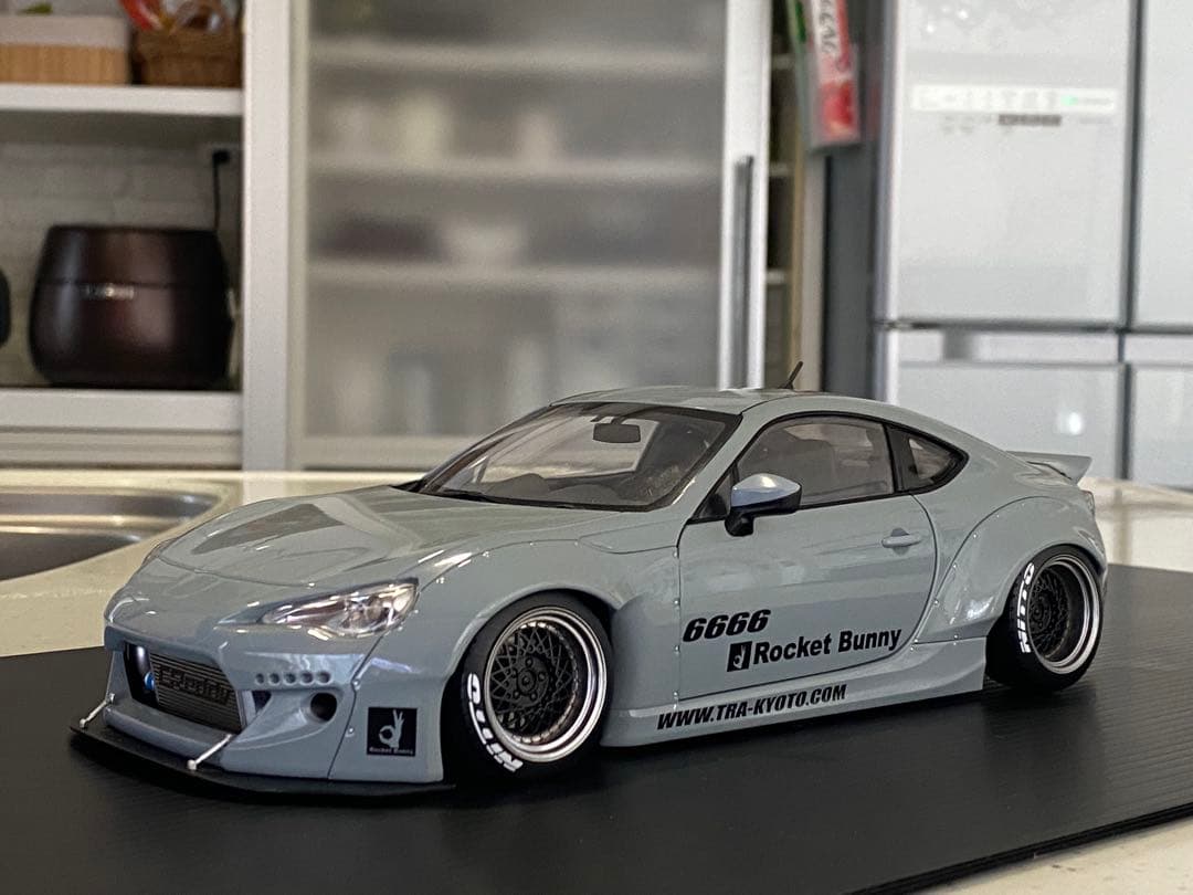 ￼86 ロケットバニー 1/18 オートアート ￼