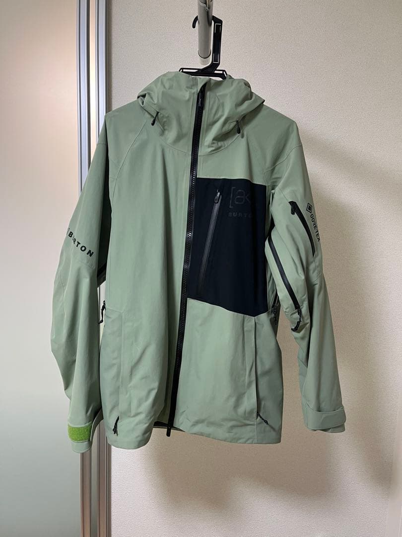 Burton ak スノーボードウェアー 中古品になります。　使用回数　3回